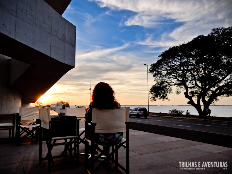 Um belo pôr-do-sol na Press Café - Iberê Camargo