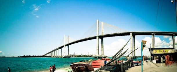 Panorâmica da Ponte Newton Navarro vista da Praia da Redinha