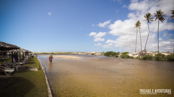 O rio é raso e a água é sempre geladinha, perfeito para combinar com o sol quente