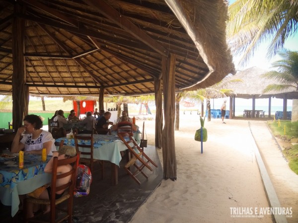 Espaço amplo e ventilado do Restaurante Solimar, em Cunhaú