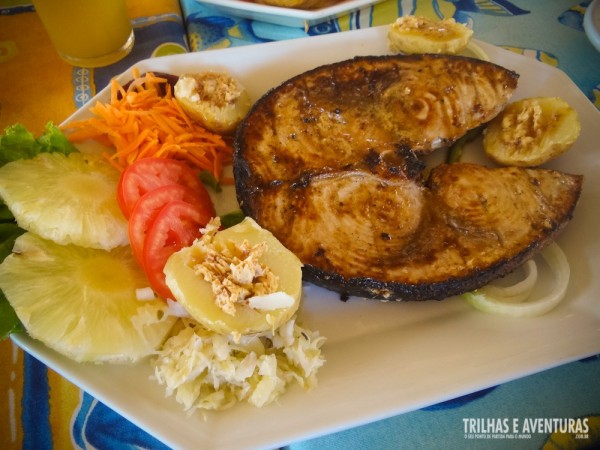 Churrasco de peixe para dois (apenas UMA posta de peixe)