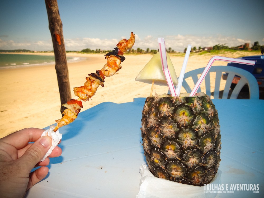 Espetinho de Lagosta e Ula-Ula na Praia de Pitangui