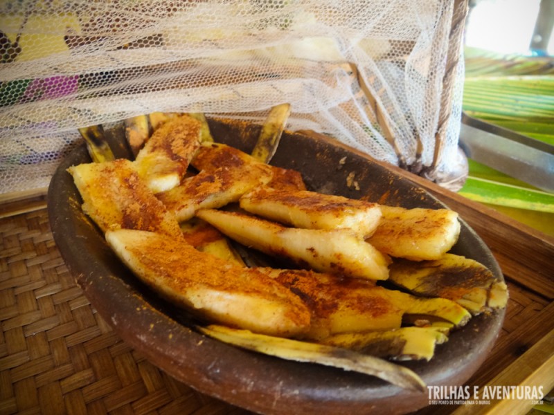 Aipim frito com açúcar e canela no café da manhã