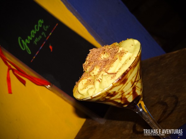 Guacaloka de abacate com calda de chocolate e canela