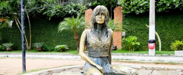 Estátua da Brigitte Bardot na Orla de Búzios