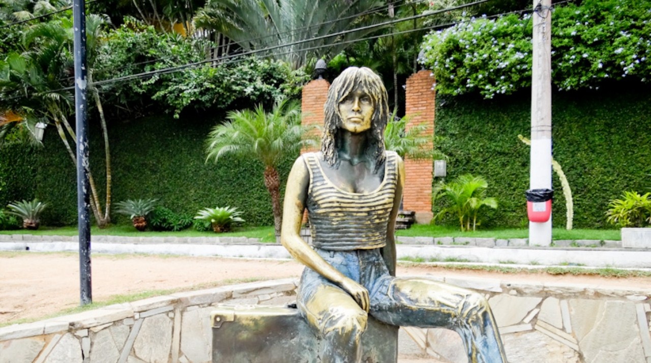 Estátua da Brigitte Bardot na Orla de Búzios