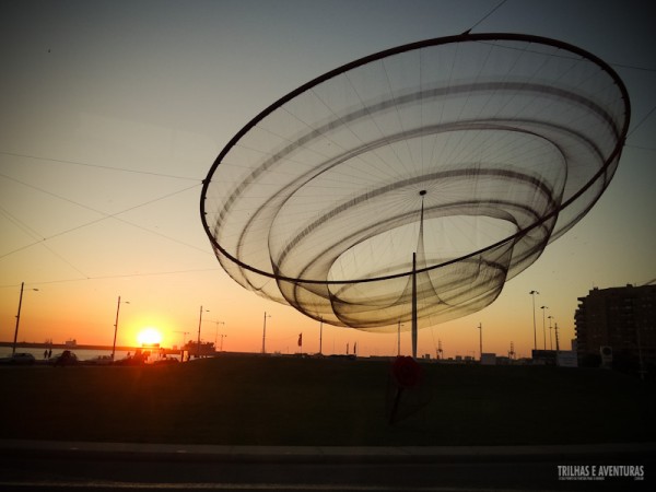 Escultura da Medusa no Pôr-do-sol, no Porto