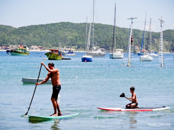 Praias com águas calmas incentivam a prática do SUP em Búzios