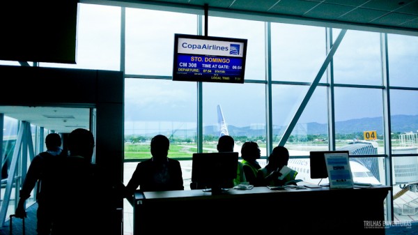 Portão de embarque para Santo Domingo no aeroporto do Panamá