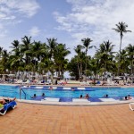 Panorâmica da piscina exclusiva para adultos no Hotel Riu Palace Macao