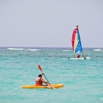 Passeio de caiaque e barco a vela está incluso no sistema do resort