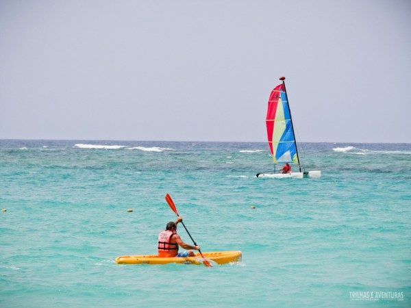 Passeio de caiaque e barco a vela está incluso no sistema do resort