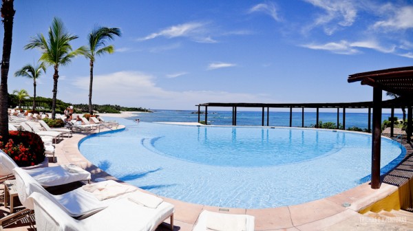 Piscina principal do Four Seasons Punta Mita