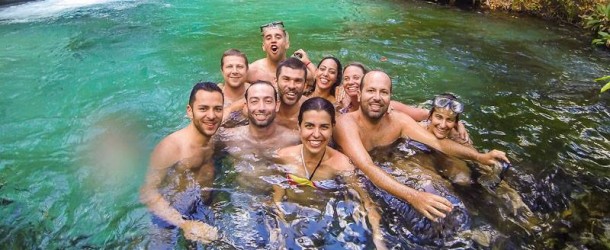 Adventure Bloggers se refrescando na Cachoeira da Formiga - Jalapão