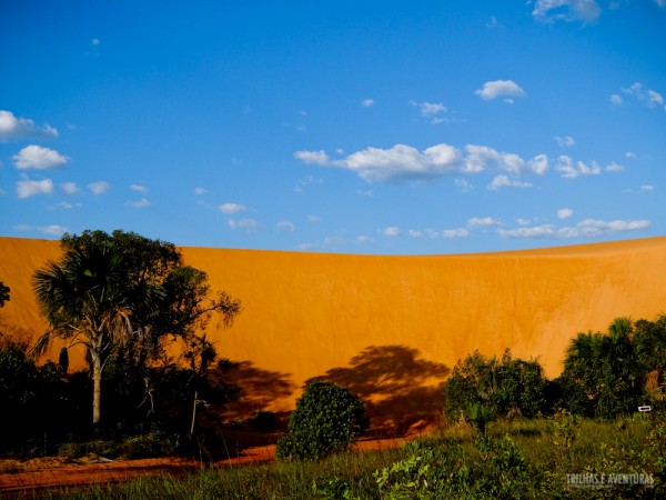 Tem como não se impressionar com esse contraste de cores nas dunas do Jalapão?