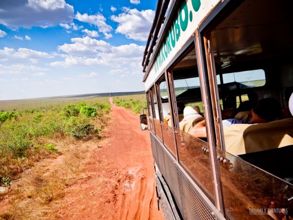 Caminhão da Korubo adentrando o Jalapão pelas estradas de terra