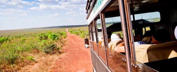 Caminhão da Korubo adentrando o Jalapão pelas estradas de terra