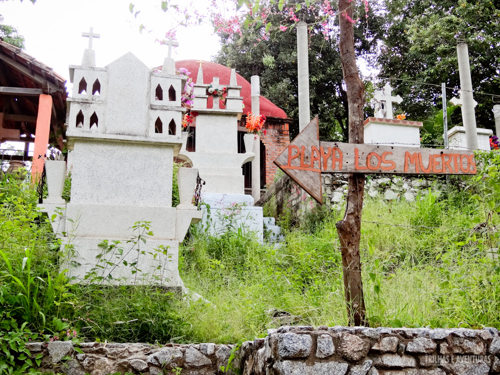 Praia dos Mortos: exótica e dentro do cemitério de Sayulita