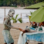 Massagem corporal em plena praia de Sayulita