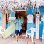 Pranchas podem ser alugadas nas escolas de surf e SUP