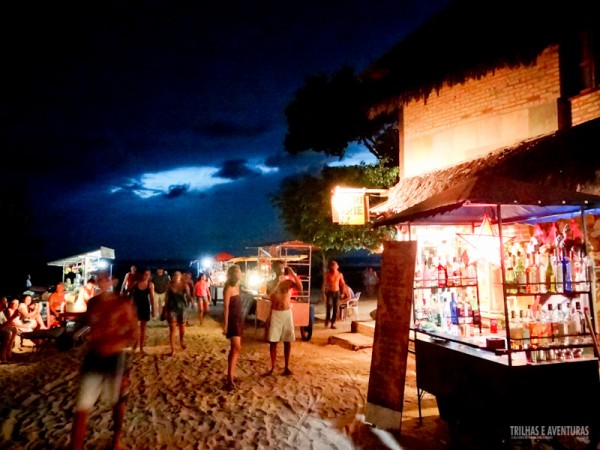 Barraquinhas a noite na praia de Jericoacoara