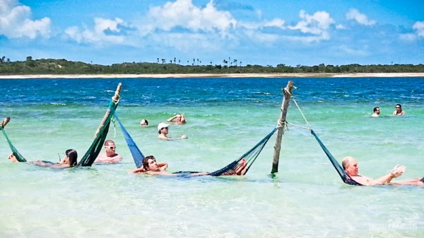 Relaxando nas redes da Lagoa do Paraíso