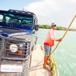 Atravessando com a Land Rover para Camocim