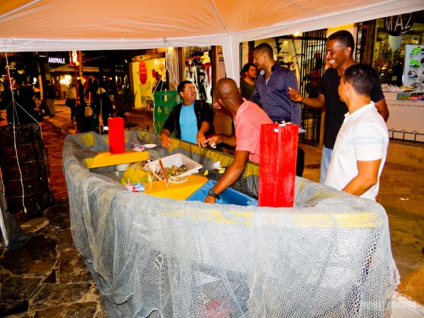 Barco-mesa da Associação de Maricultura da Rasa