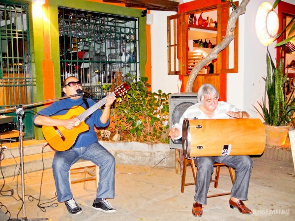 Teve até música ao vivo para animar o Festival no Porto da Barra