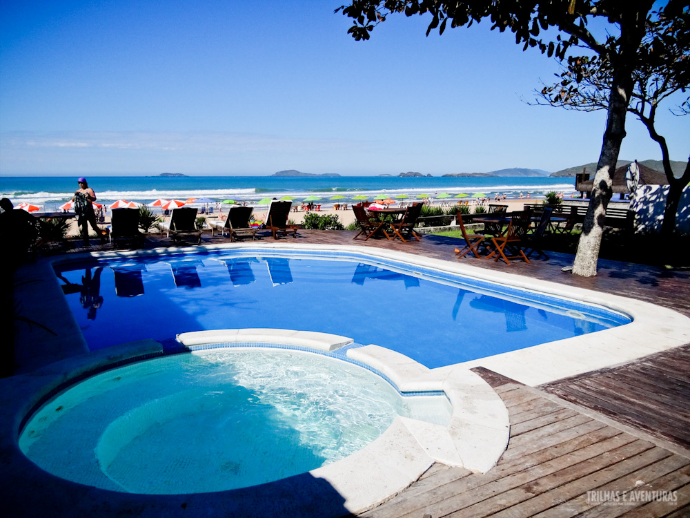 Piscina e hidromassagem aquecida na Pousada Maravista, Praia de Geribá, em Búzios – RJ