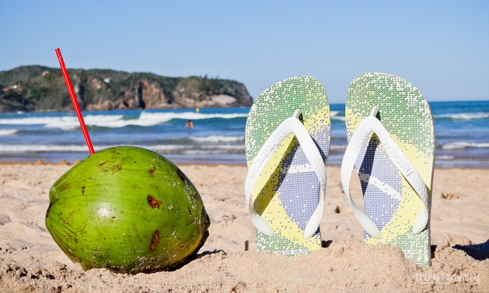 Praia, havaianas e água de coco. Isso é Brasil!