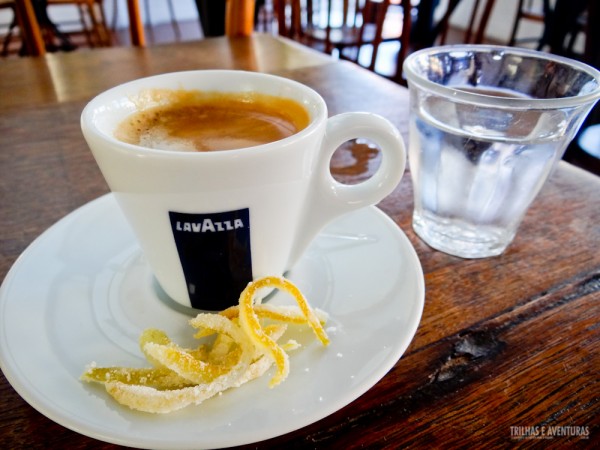 E pra finalizar, um café com raspas de laranja