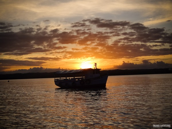 Pôr-do-sol no Rio do Inferno durante o passeio da volta a ilha