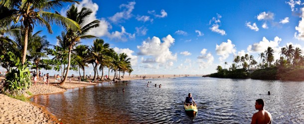 Rio Imbassaí, a poucos passos da praia e perfeito para o banho