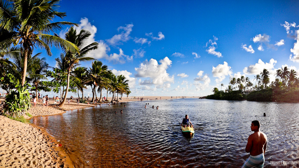 Rio Imbassaí, a poucos passos da praia e perfeito para o banho