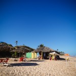 Boa infra para passar o dia na praia de nudismo