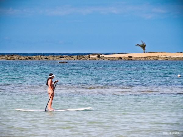 Stand Up Paddle na Terceira Praia com a Ilha do Caitá ao fundo