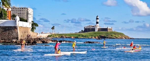 Grupo de Suppers chegando no Farol da Barra