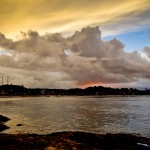 Céu com mistura de cores em um belo pôr-do-sol em Itacaré