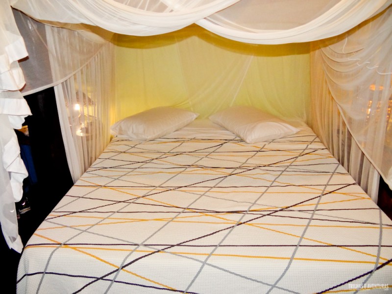 Nosso quarto, com ar e mosquiteiro, e uma super cama gostosa