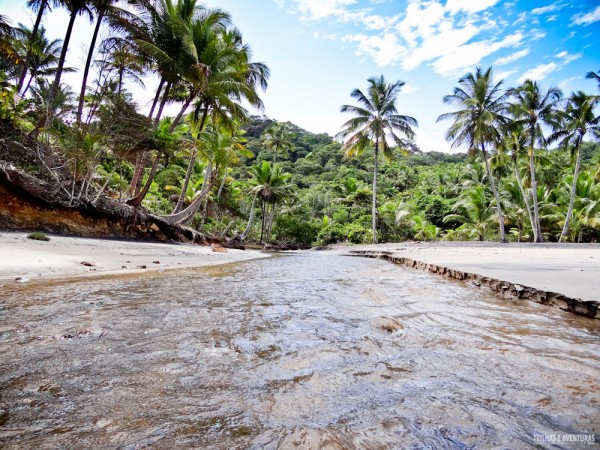 Rio que desemboca na Praia da Engenhoca em Itacaré