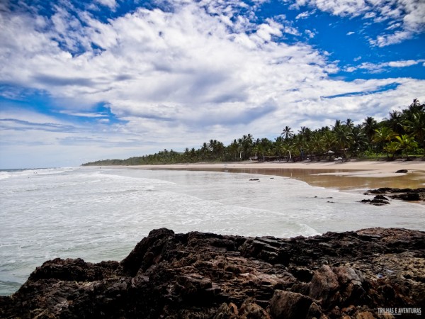 Vista do canto esquerdo da Praia de Itacarezinho