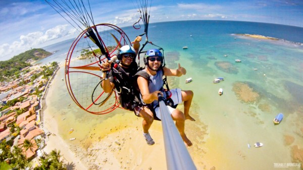 Feliz da vida voando de Paramotor no Morro de São Paulo