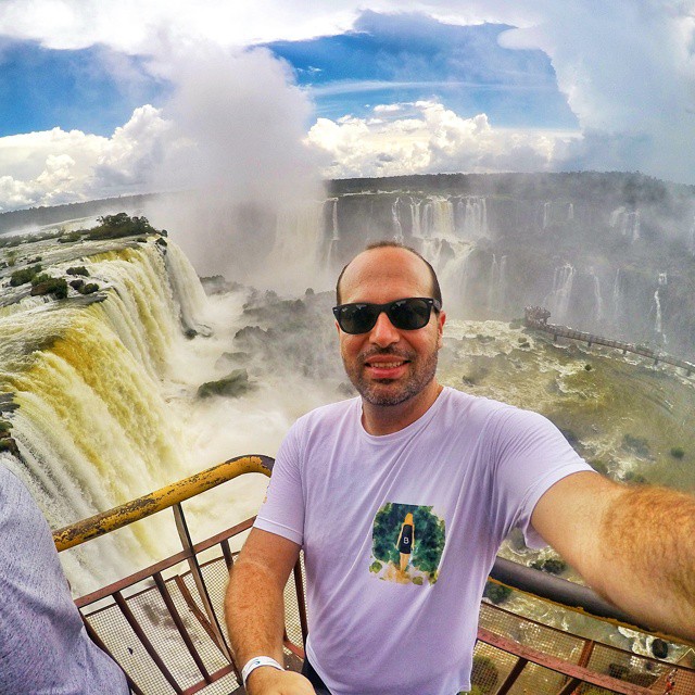 Feliz da vida nas Cataratas do Iguaçu, em Foz do Iguaçu