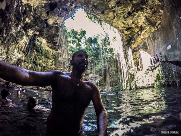 Mesmo com a água gelada, é impossível resistir a um banho no Cenote Ik Kil