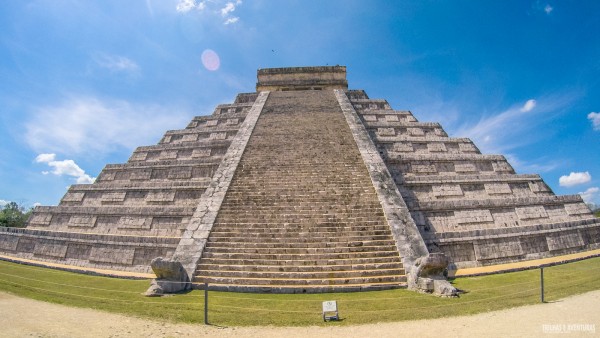 Pirâmide de Kukulcán em Chichén Itza - México