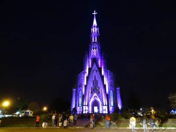 Iluminação especial na Catedral de Pedra, em Canela