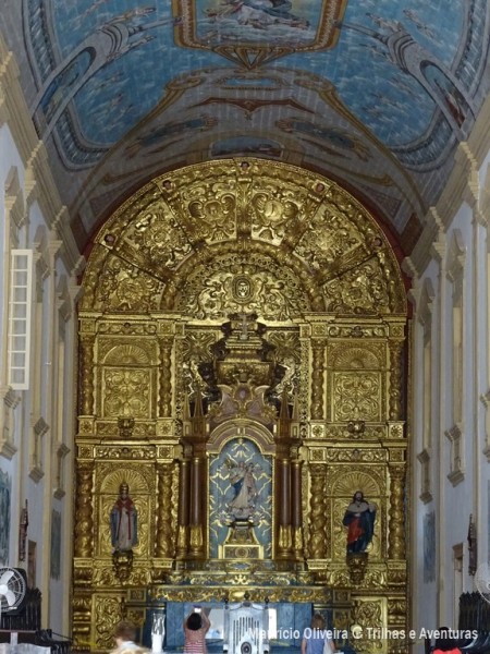Altar-mor talhado em ouro por índios na Igreja da Sé em São Luís do Maranhão