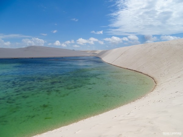 A incrível Lagoa Azul cercada por dunas nos Lençóis Maranhenses