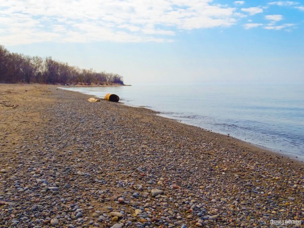 Pode parecer estranho, mas a Hanlan's Point Beach é toda de pedrinhas